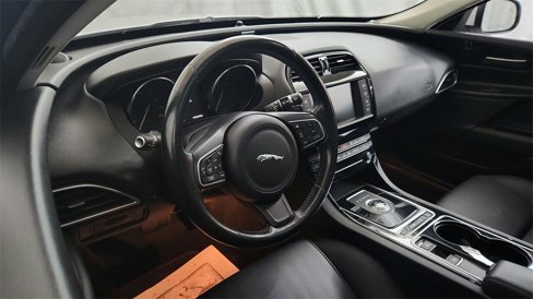 Used 2017 Jaguar XE Premium image 15