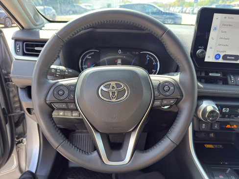 Used 2023 Toyota RAV4 XLE Premium image 15