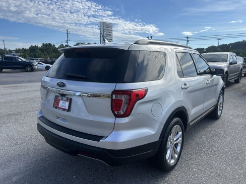 Used 2019 Ford Explorer XLT w/ Equipment Group 202A image 8
