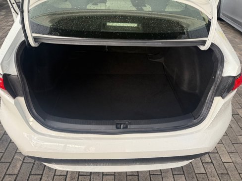 Used 2021 Toyota Corolla L image 7