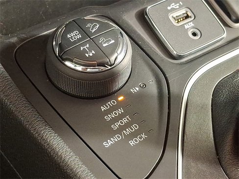 Used 2022 Jeep Cherokee Trailhawk w/ Comfort/Convenience Group image 24
