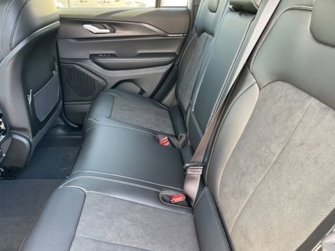 New 2025 Jeep Grand Cherokee Altitude image 20