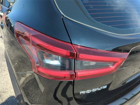 Certified 2021 Nissan Rogue Sport S image 14