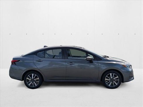Used 2024 Nissan Versa SV image 4