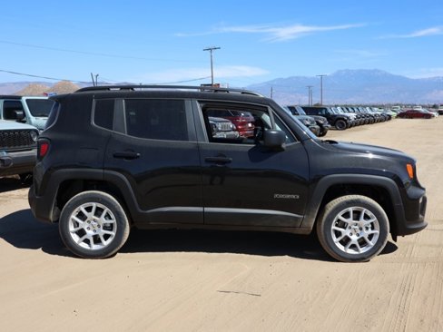 New 2023 Jeep Renegade Latitude w/ Sun & Fun Group image 3