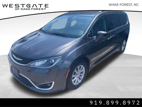 Used 2017 Chrysler Pacifica Touring-L image 1