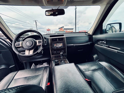 Used 2011 Jeep Liberty Limited image 25