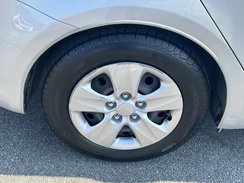 Used 2017 Kia Forte LX image 19