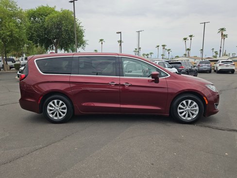 Used 2018 Chrysler Pacifica Touring Plus image 4