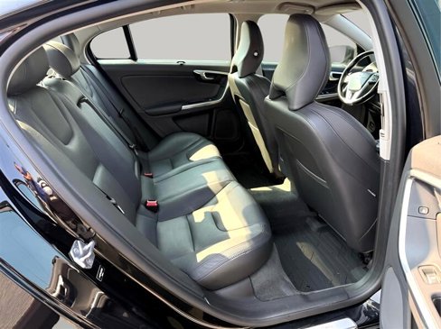 Used 2018 Volvo S60 T5 Inscription Platinum image 27