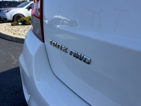 Used 2021 Chevrolet Trax LS image 31