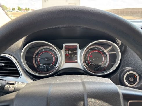 Used 2019 Dodge Journey SE image 14