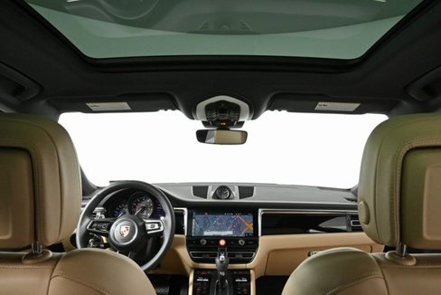Certified 2025 Porsche Macan image 17