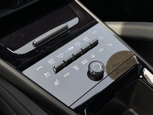 Used 2025 Porsche Cayenne image 28