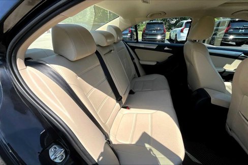 Used 2017 Volkswagen Jetta SE image 18