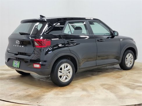 Used 2022 Hyundai Venue SE image 5