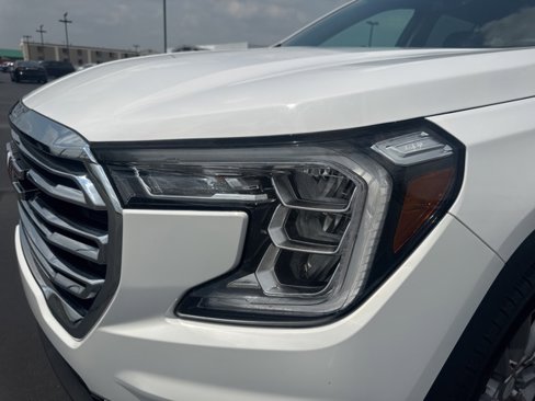 Used 2024 GMC Terrain SLT image 22