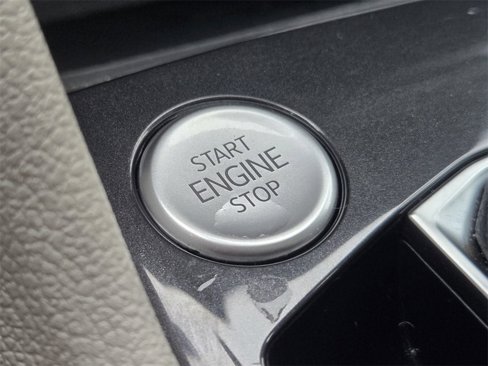 Used 2024 Volkswagen Tiguan SE image 23