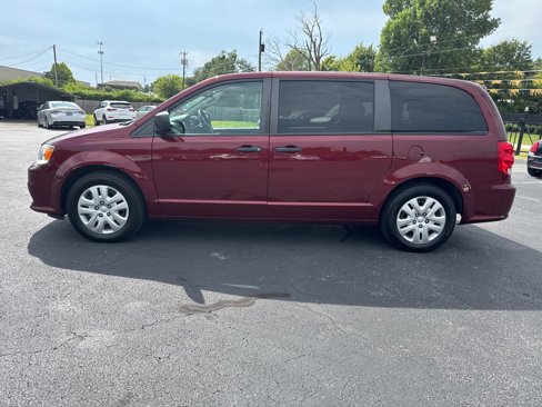 Used 2020 Dodge Grand Caravan SE w/ UConnect Hands-Free Group image 2