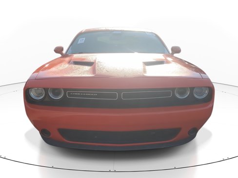 Used 2017 Dodge Challenger SXT image 2