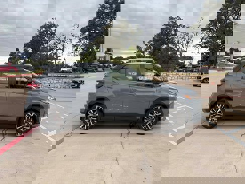 Used 2023 Nissan Kicks SV image 7
