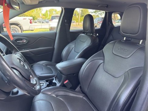 Used 2019 Jeep Cherokee Limited image 11
