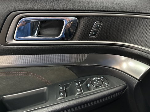 Used 2018 Ford Explorer XLT w/ Equipment Group 202A image 19