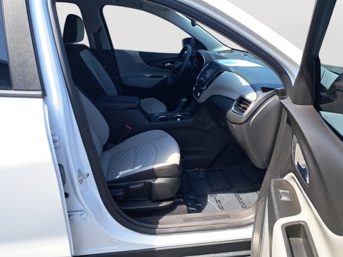 Used 2021 Chevrolet Equinox LS image 18