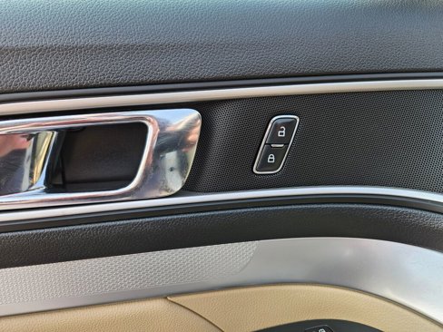 Used 2016 Ford Explorer XLT image 27