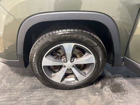 Used 2019 Jeep Cherokee Limited w/ Luxury Group image 39