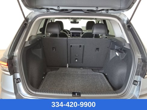 Used 2025 Volkswagen Taos SE w/ Panoramic Sunroof Package image 18