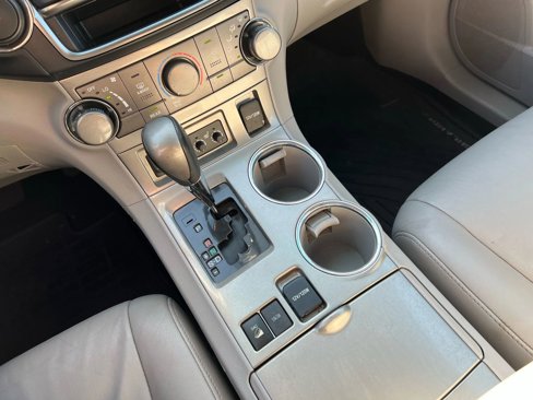 Used 2013 Toyota Highlander SE image 14