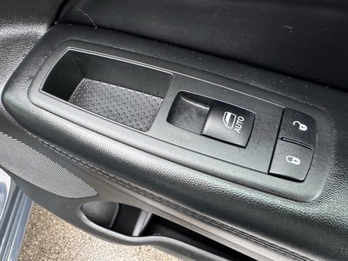 Used 2018 Jeep Grand Cherokee Altitude image 42