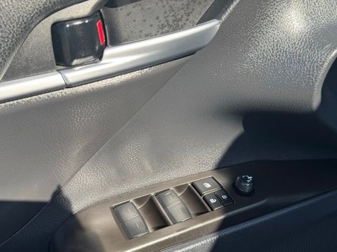Used 2023 Toyota Camry SE image 14