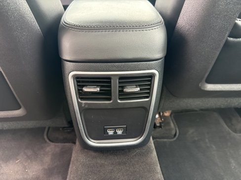 Used 2015 Chrysler 300 Limited image 29