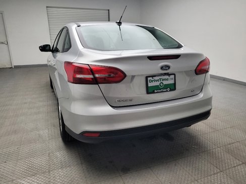 Used 2018 Ford Focus SE w/ Cold Weather Package image 6