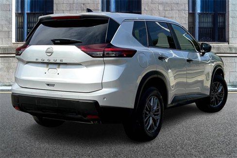 Used 2024 Nissan Rogue S image 11