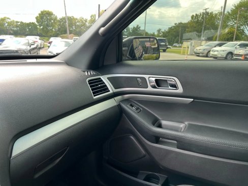 Used 2015 Ford Explorer XLT w/ Equipment Group 202B image 15