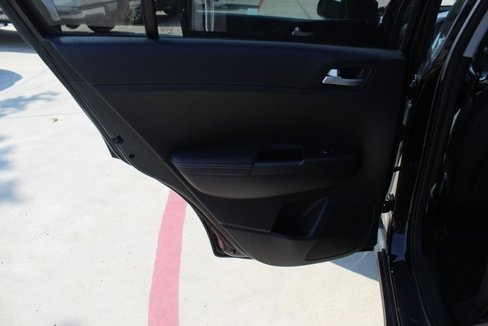 Used 2018 Kia Sportage LX image 15
