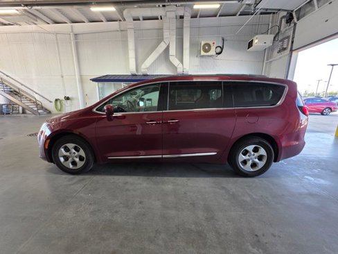 Used 2017 Chrysler Pacifica Touring-L Plus image 7