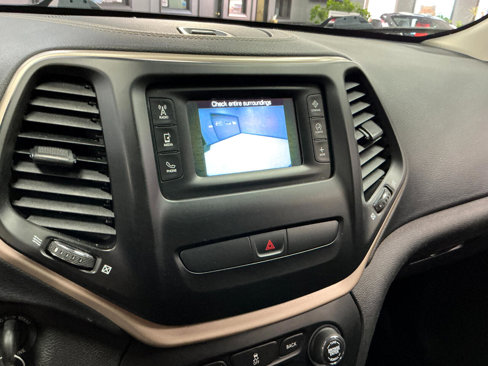 Used 2017 Jeep Cherokee Latitude image 19