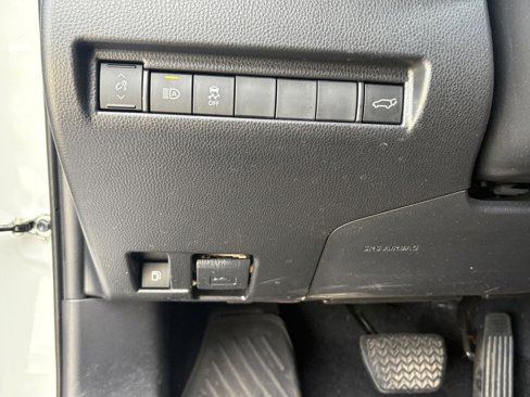 Used 2023 Toyota Venza XLE image 13