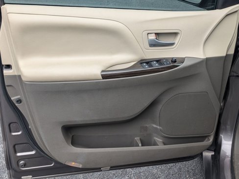 Used 2015 Toyota Sienna XLE Premium image 20