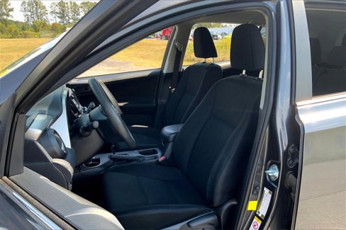 Used 2018 Toyota RAV4 LE image 26