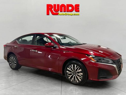 Used 2024 Nissan Altima 2.5 SV w/ SV Premium Package image 7