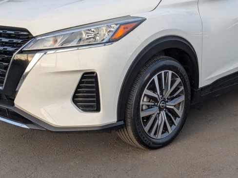 Certified 2024 Nissan Kicks SV image 10