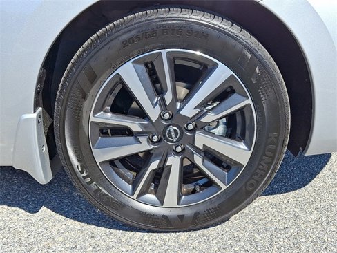 New 2025 Nissan Versa SV w/ Trunk Package image 9
