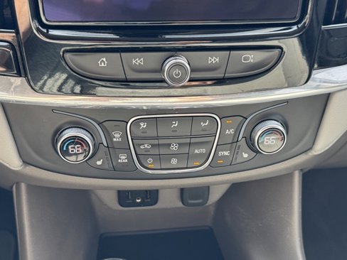 Used 2020 Chevrolet Traverse LT image 28