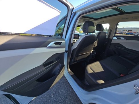 New 2025 Volkswagen Taos SE image 17