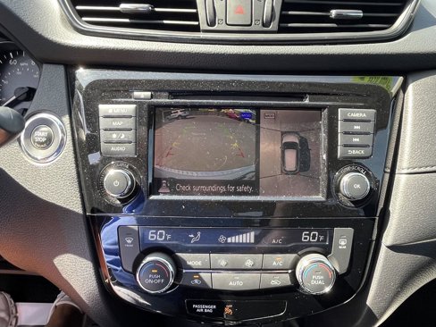 Used 2018 Nissan Rogue SV image 8